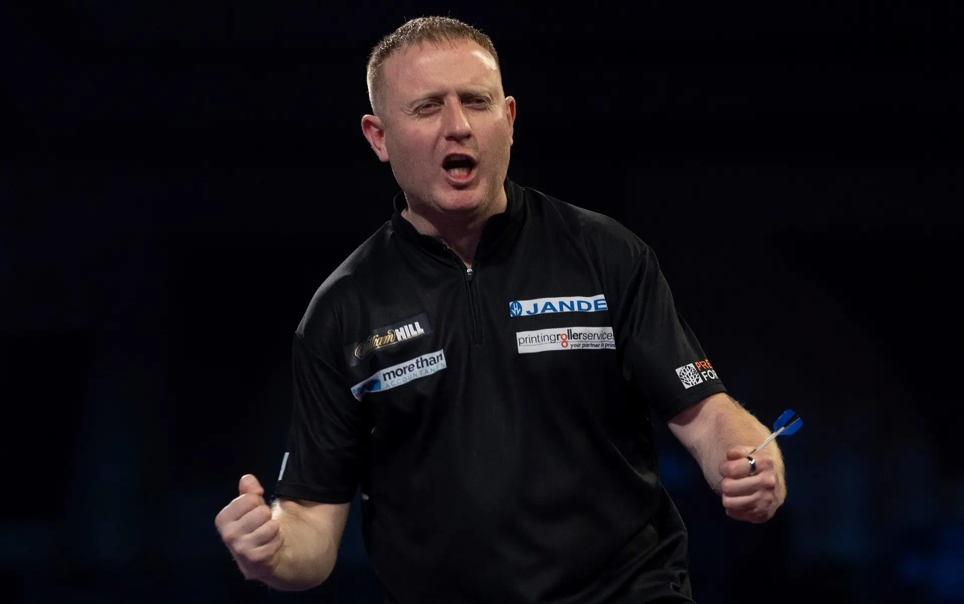 Van den Bergh verliert in Stuttgart sein Auftaktmatch, Heta besiegt Mansell