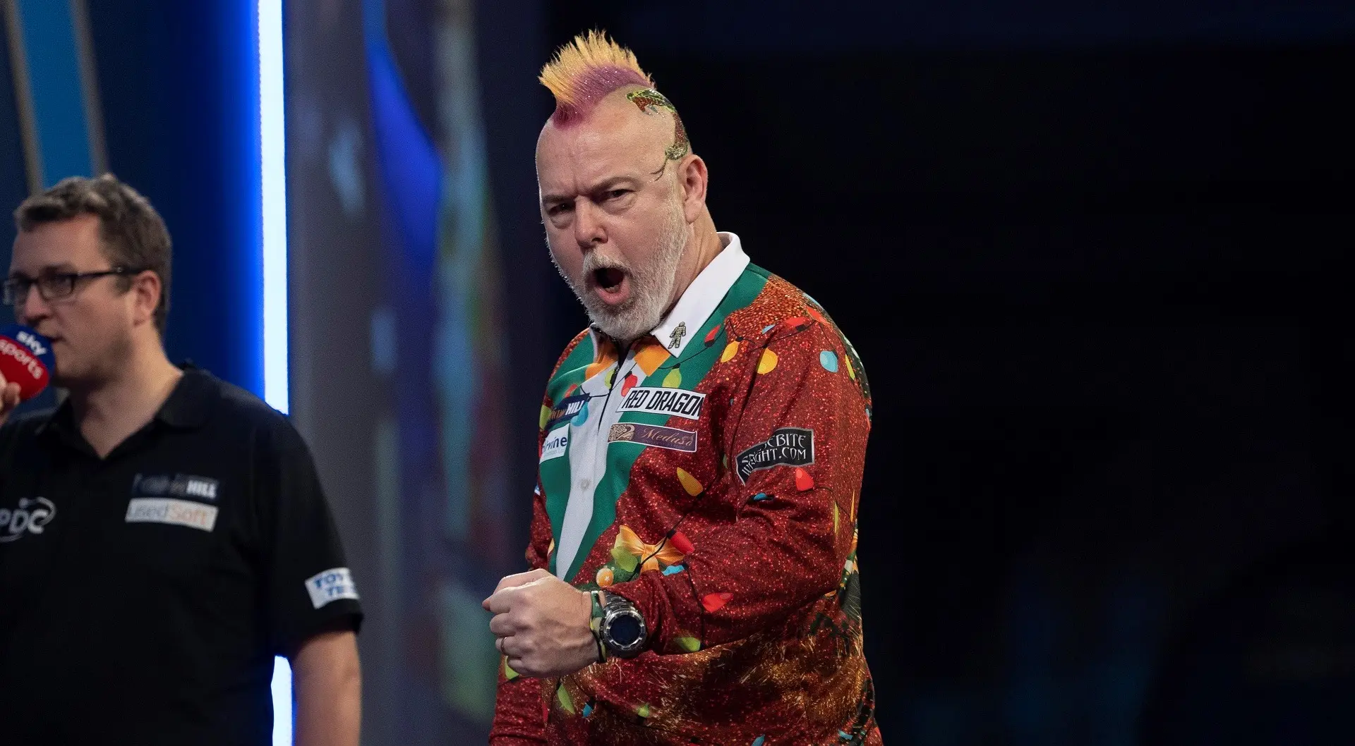 Wright schlägt Heta nach Dartswechsel