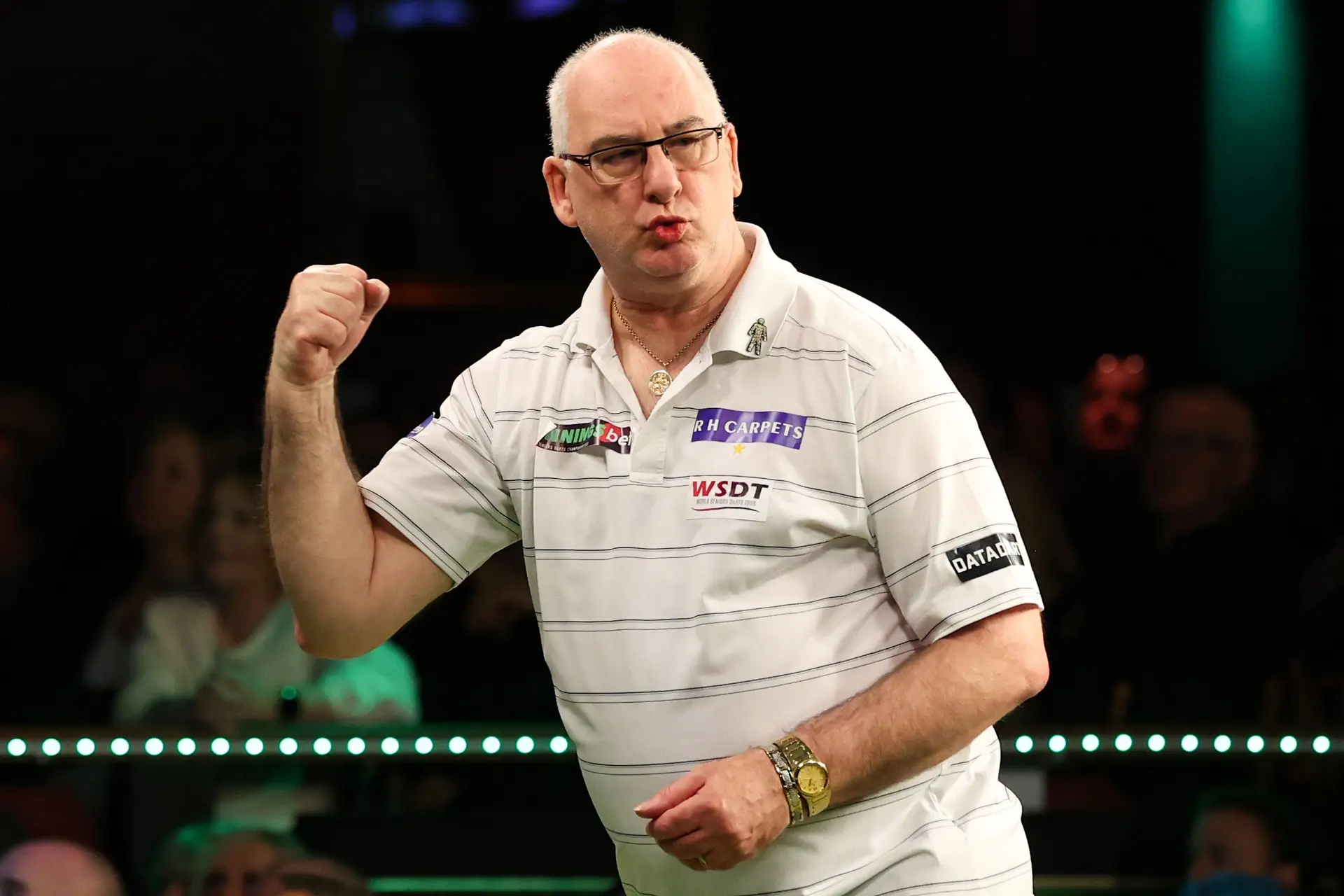 Walton gewinnt das Duell zwischen zwei ehemaligen Lakeside-Meistern in der Circus Tavern