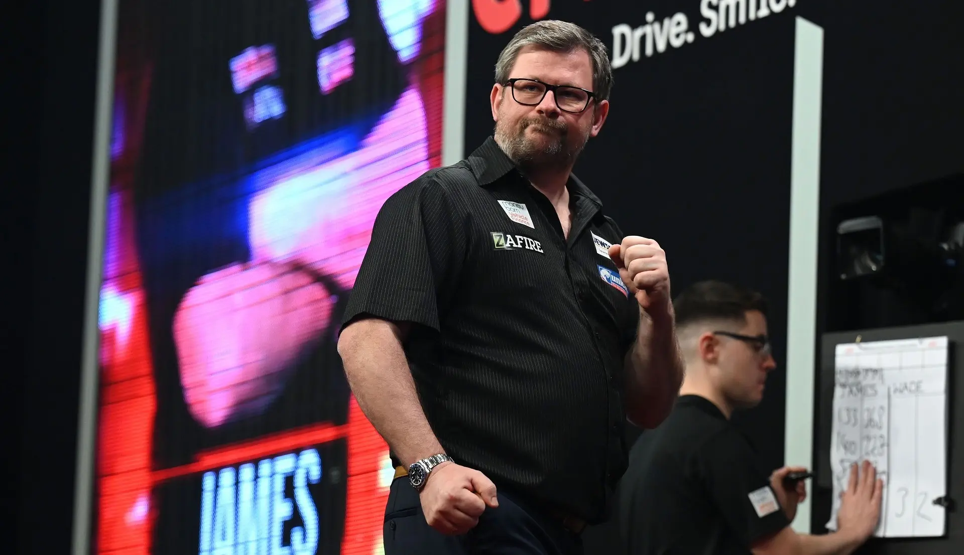 Erhabener Wade lässt Huybrechts chancenlos zurück, Aspinall schlägt Titelverteidiger Cullen in Riesa