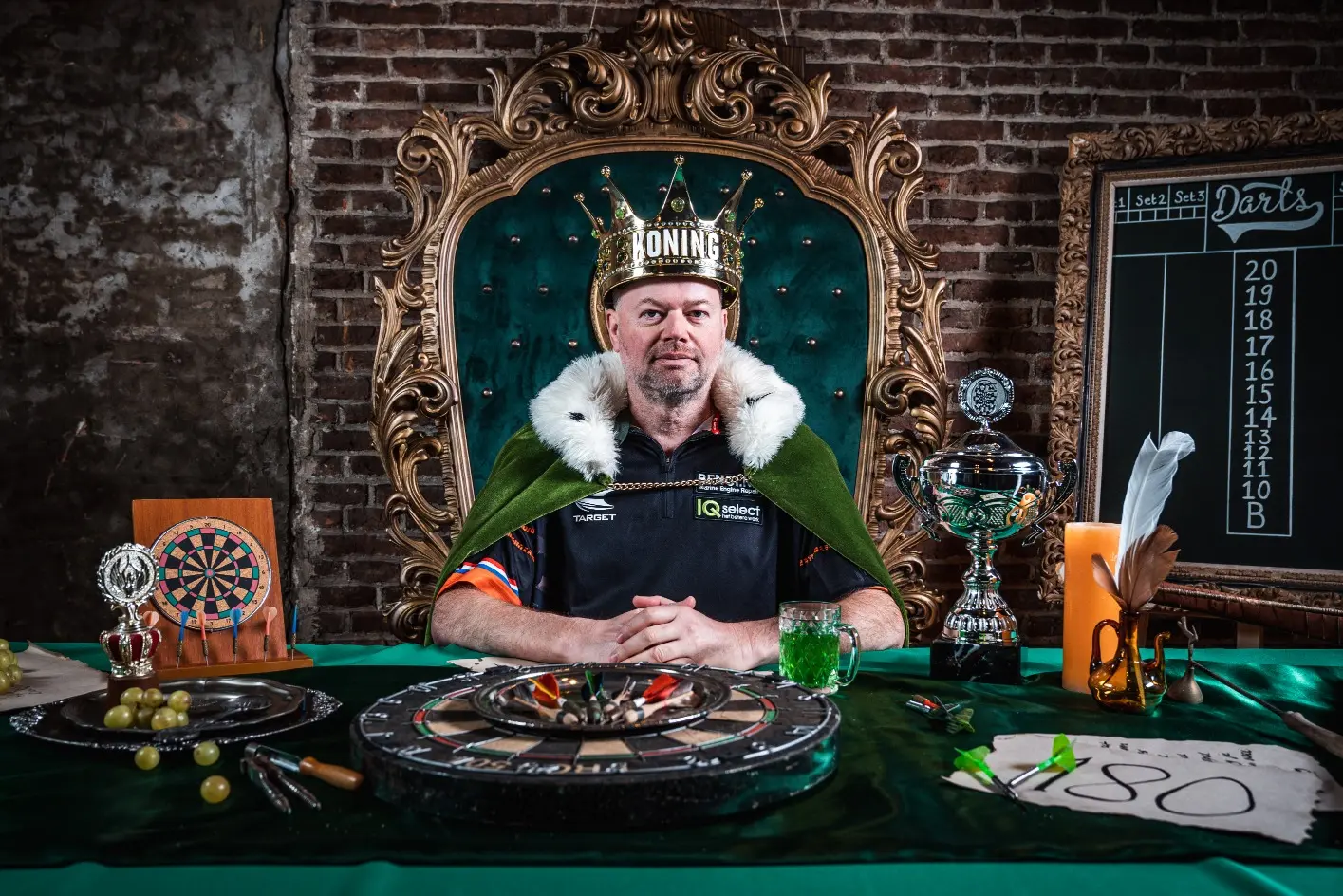 Lang gehegter Traum von van Barneveld wird mit der Gründung des TOTO Dart Kings Teams wahr