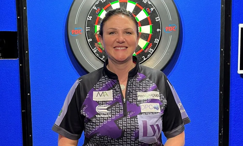 Lorraine Winstanley eliminiert Fallon Sherrock und Beau Greaves beim ersten Turnier der PDC Women's Series