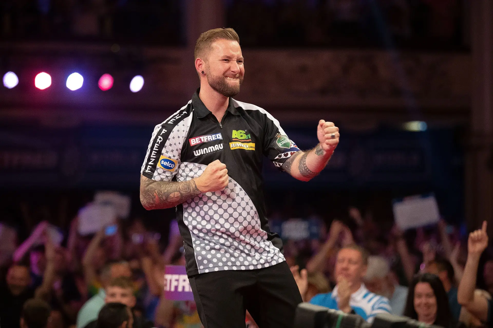 Noppert besiegt Whitlock, van der Voort geht in Amsterdam zu Boden