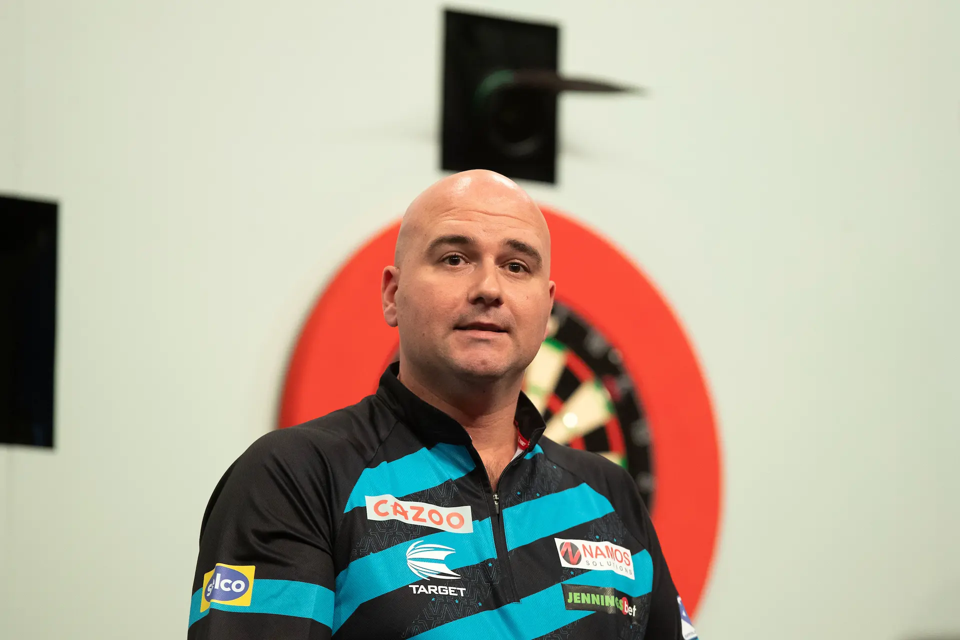 Cross schimpft über schlechte Leistung beim Sieg über Schindler beim Grand Slam of Darts: "Wenn es nicht besser wird, ist es Zeit für die Heimreise"