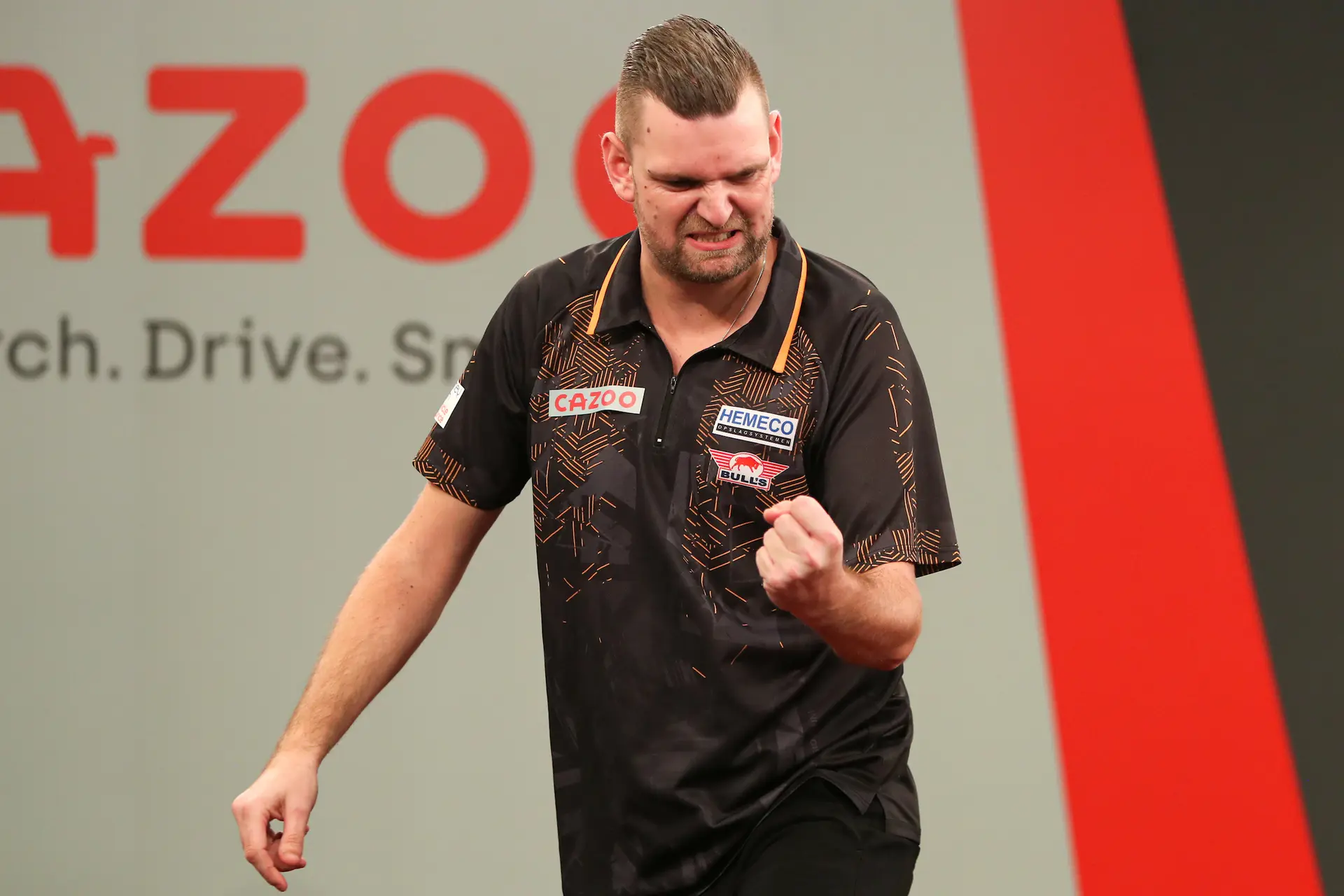 Kleermaker qualifiziert sich problemlos für die zweite Runde bei der Darts Weltmeisterschaft