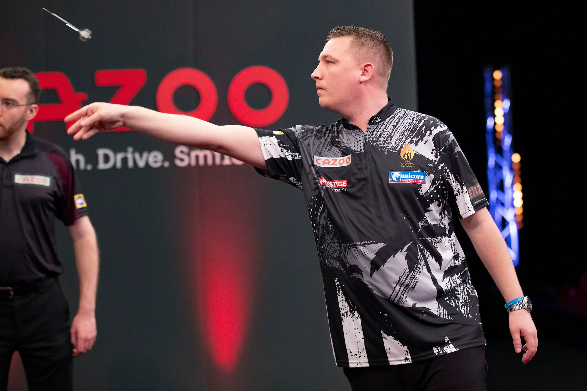 Dobey zieht bei seinem Premier League-Debüt ins Halbfinale ein, wo er auf Aspinall trifft