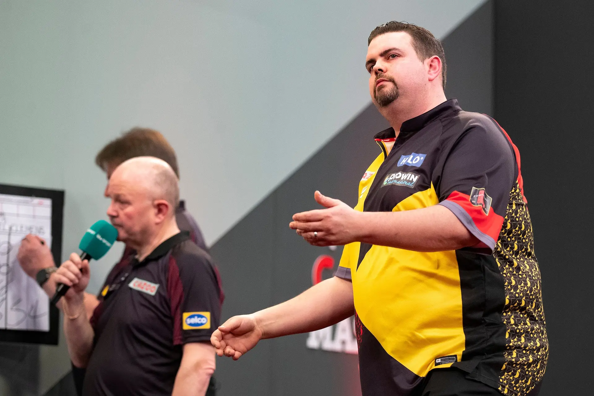 Clemens unterliegt Van den Bergh trotz 101er Average