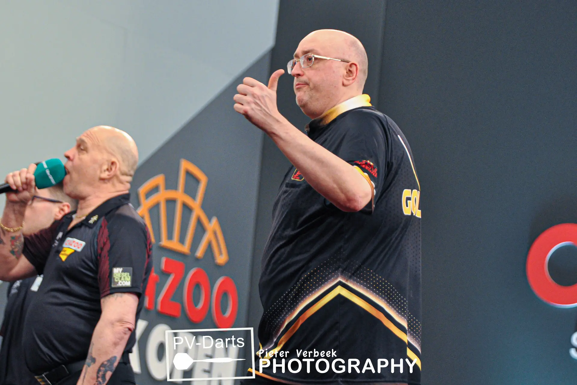 "Goldfinger" Gilding erklärt, woher er seinen Spitznamen hat: "Alles begann mit goldenen Darts von Phil Taylor"