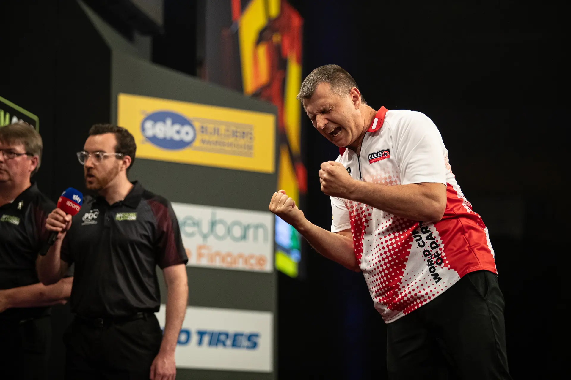 Polen erzielt beim World Cup of Darts mit einem sensationellen 118,1er-Average einen neuen Rekord im Doppel, während Schweden und Lettland ebenfalls gewinnen