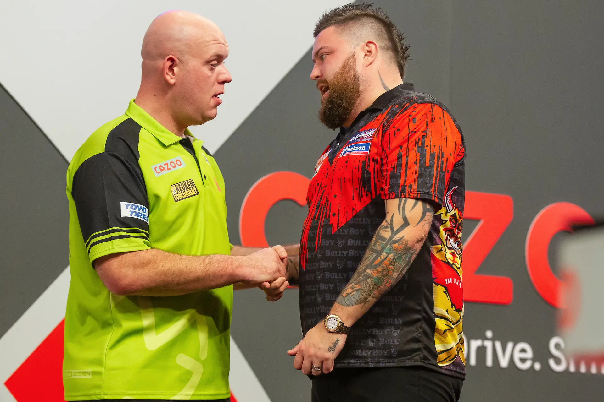 Smith schätzt das gute Verhältnis zu van Gerwen: ''Nach einem Finale mögen wir uns 15 Minuten lang nicht, dann trinken wir ein Bierchen''