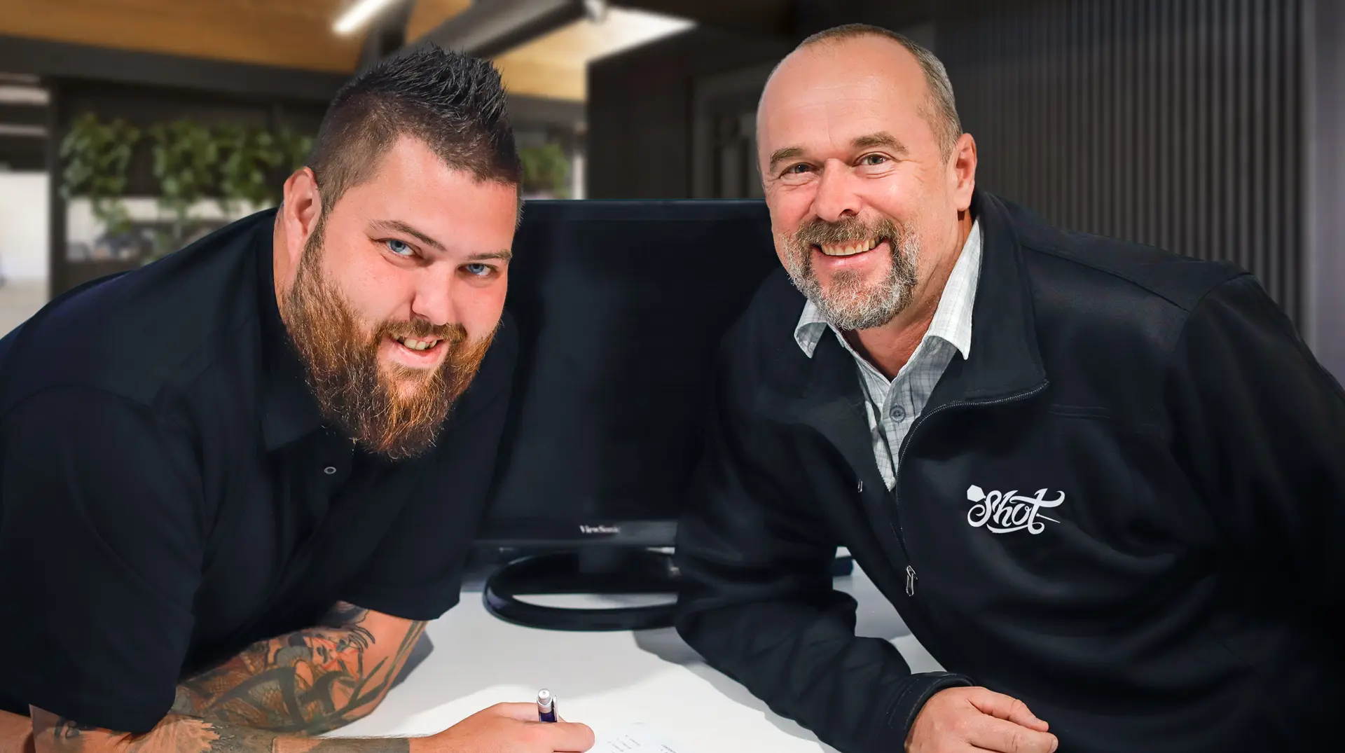 Weltmeister Michael Smith unterschreibt beim neuseeländischen Darthersteller Shot Darts