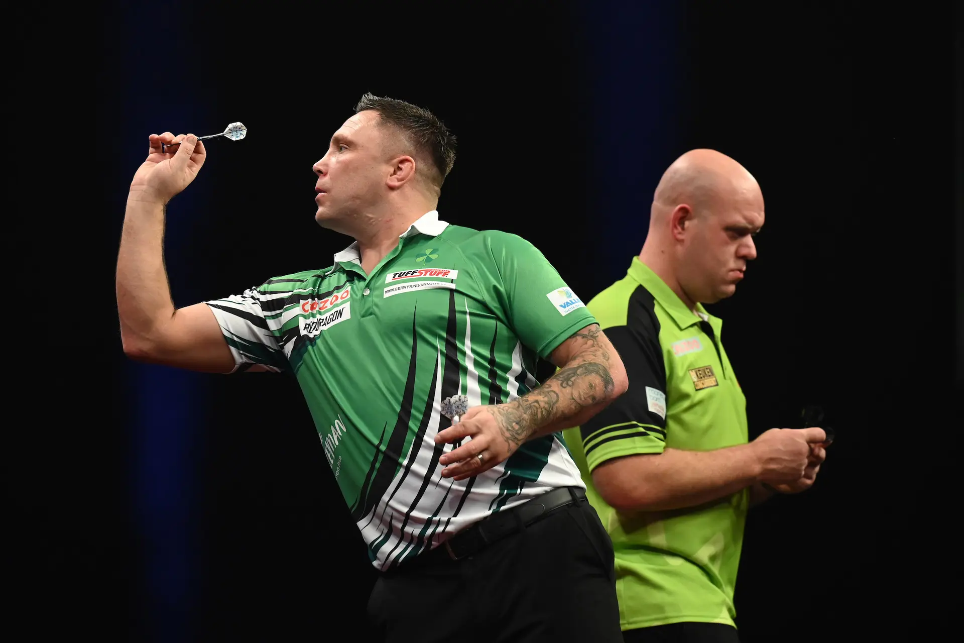 Price wirft 9-Darter gegen van Gerwen in Bradford