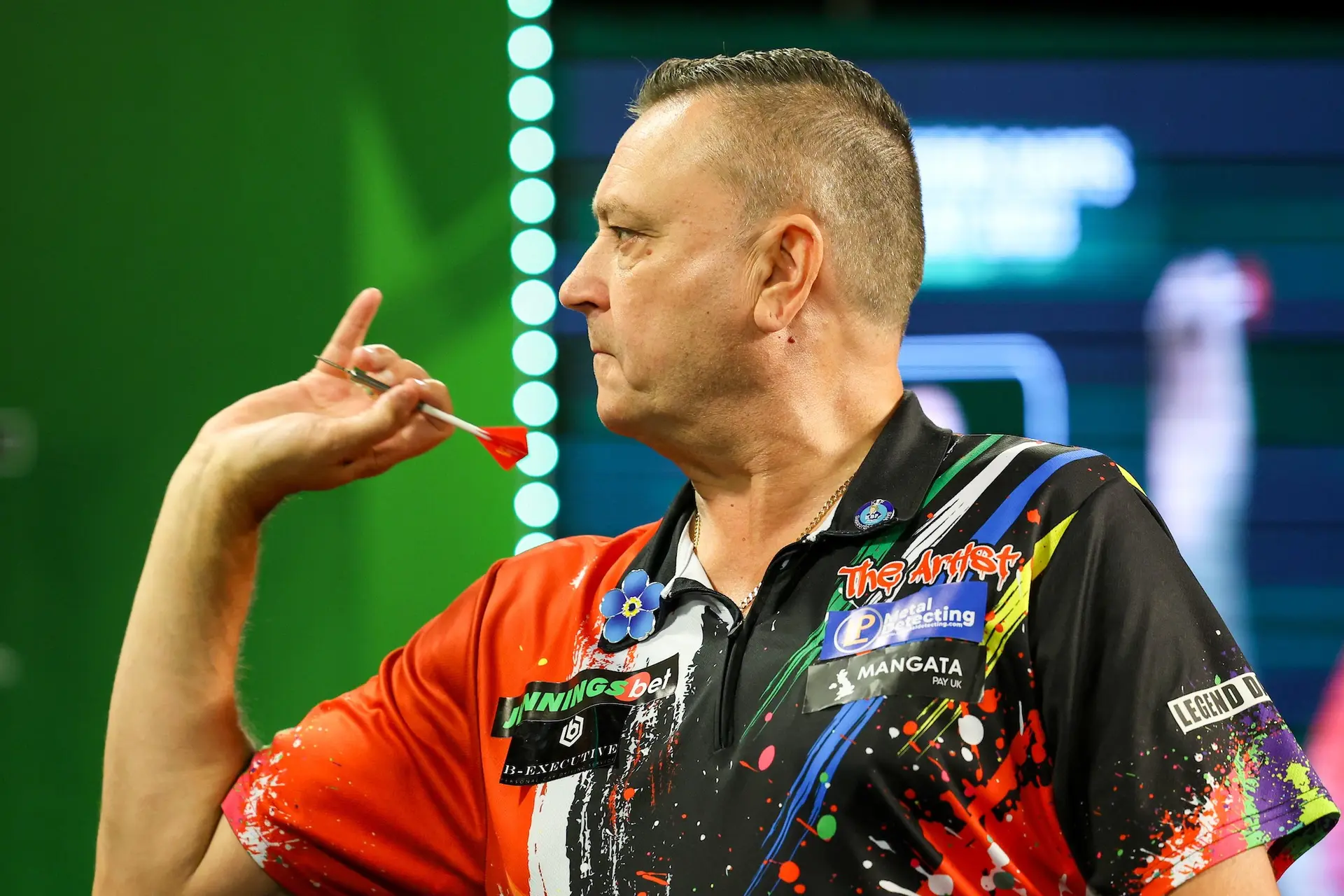 VIDEO: Wer wirft den höchsten Score mit den "kleinsten Darts der Welt"?