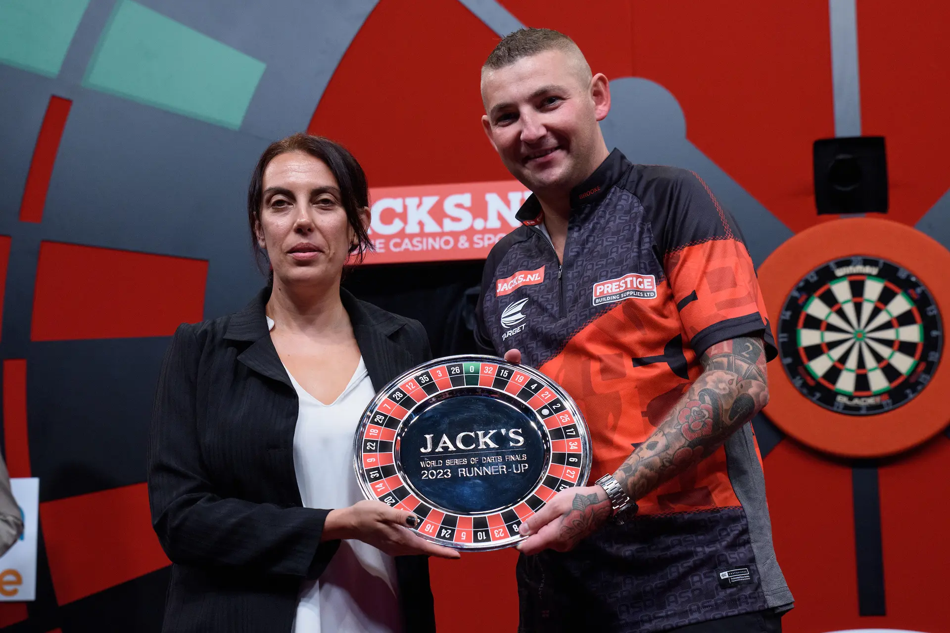 Der unterlegene Finalist Aspinall ist mit van Gerwen als Sieger zufrieden: ''Er hat es verdient, vor heimischem Publikum zu gewinnen''