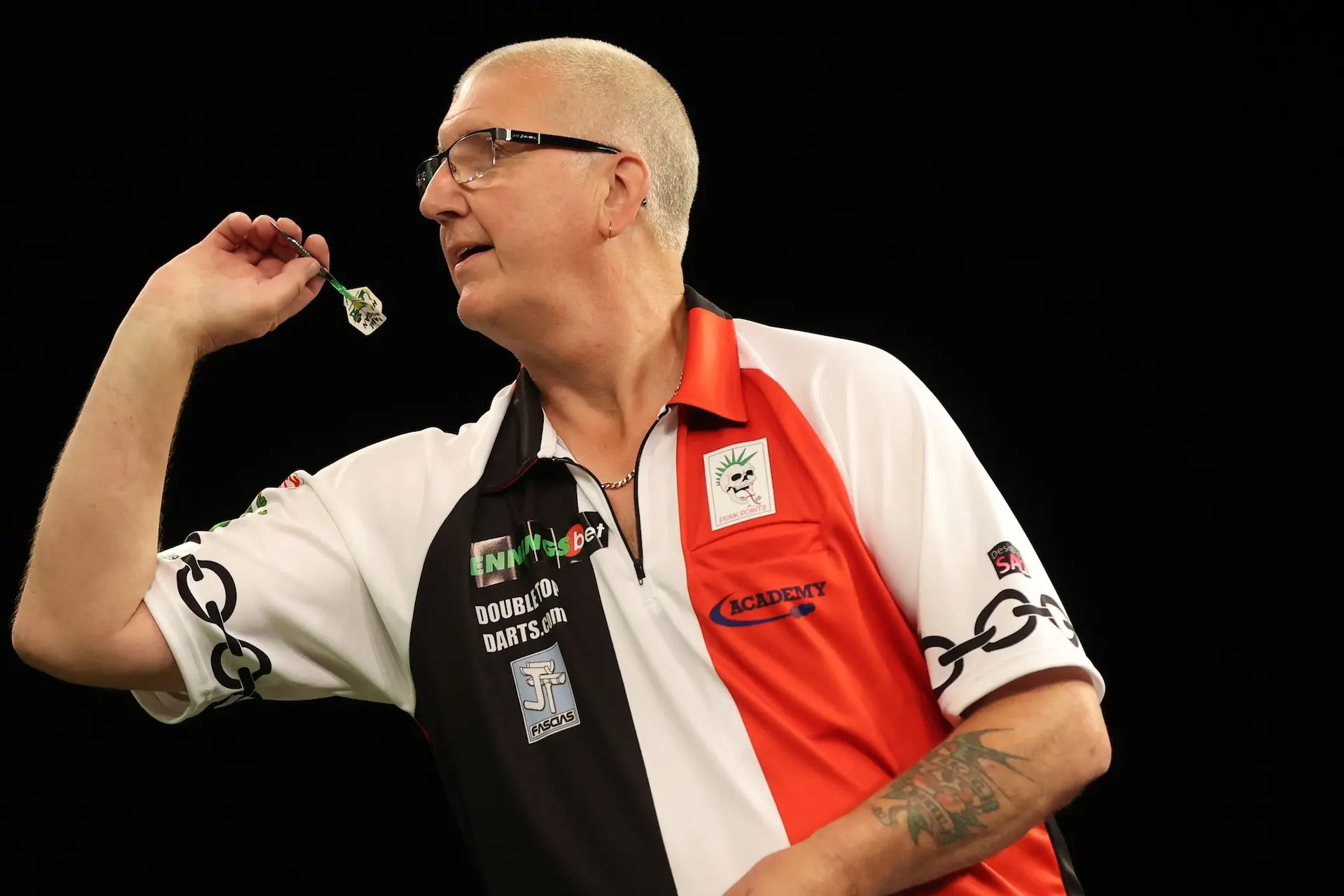 Hogan besiegt Mitchell beim World Seniors Matchplay; Howson lässt Gulliver ohne Geld zurück