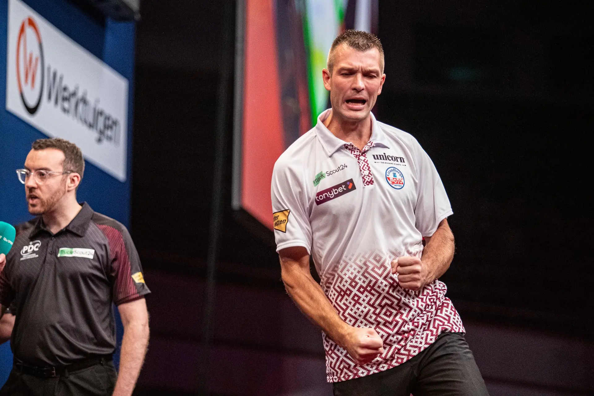 Madars Razma trifft bei der Darts WM auf den amtierenden Weltmeister