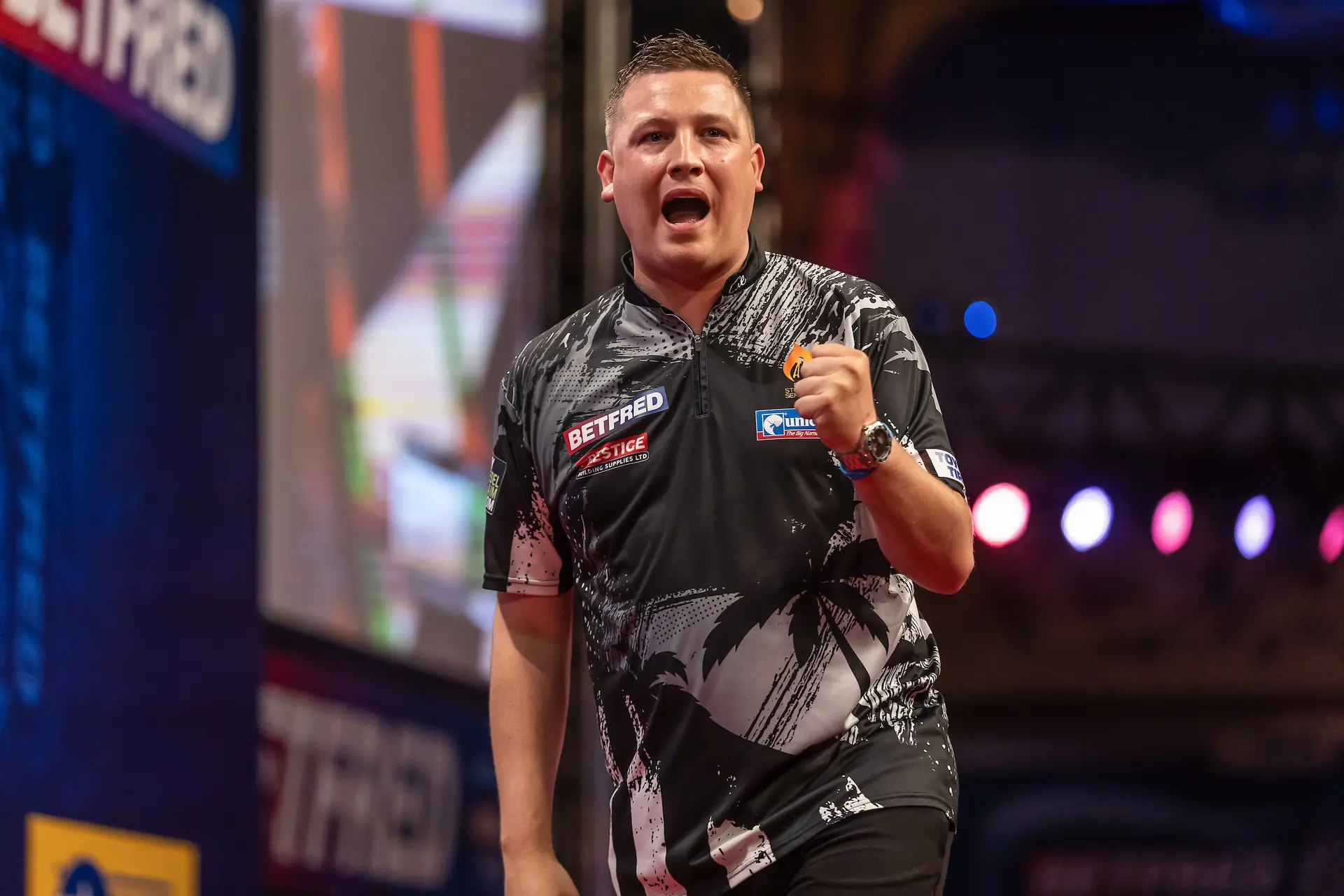 Chris Dobey kegelt Dimitri Van den Bergh aus dem World Grand Prix, Ryan Searle setzt sich gegen Damon Heta durch
