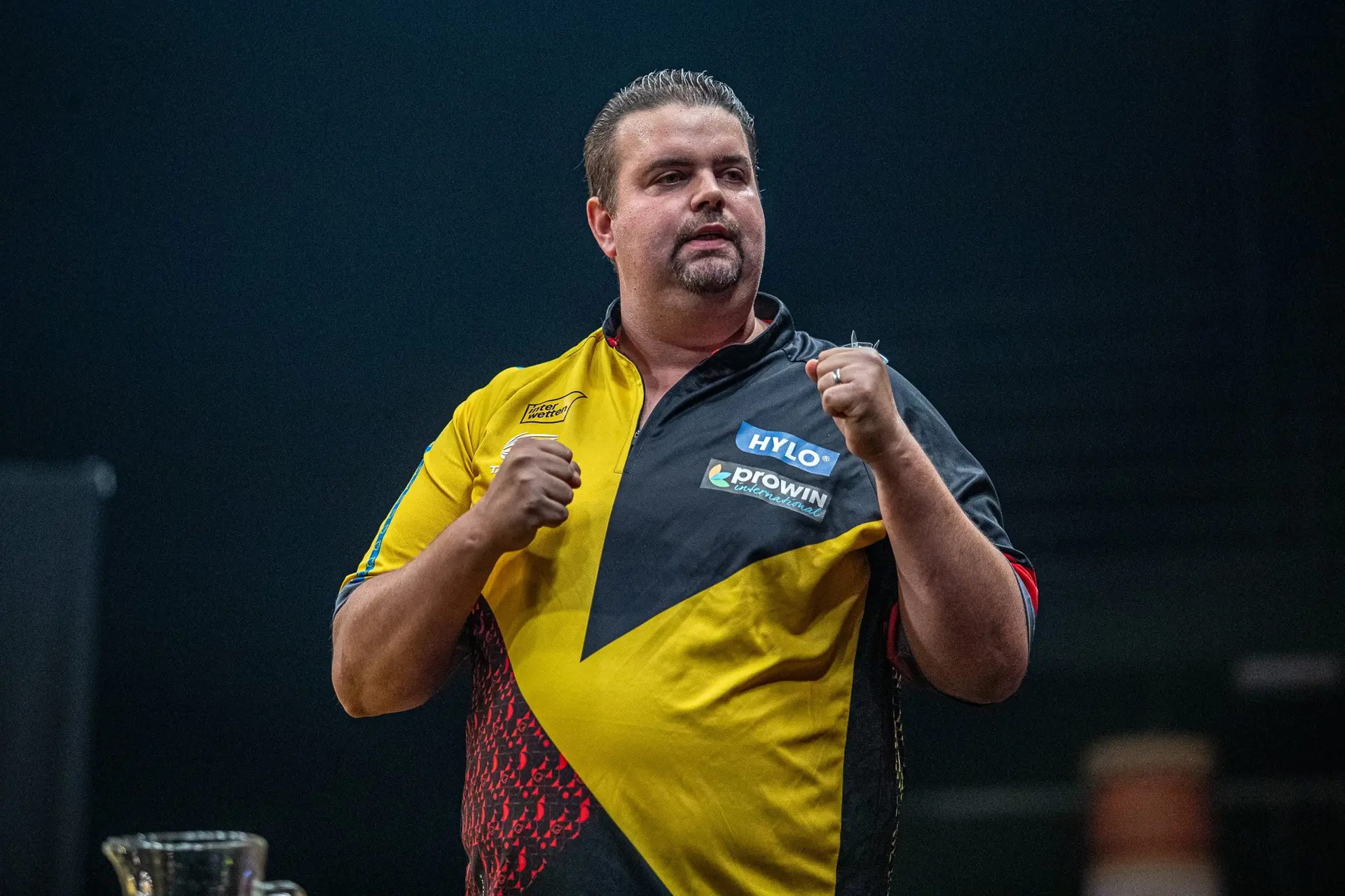 Gabriel Clemens zieht mit 102er Average in die zweite Rundeder Players Championship 30 ein