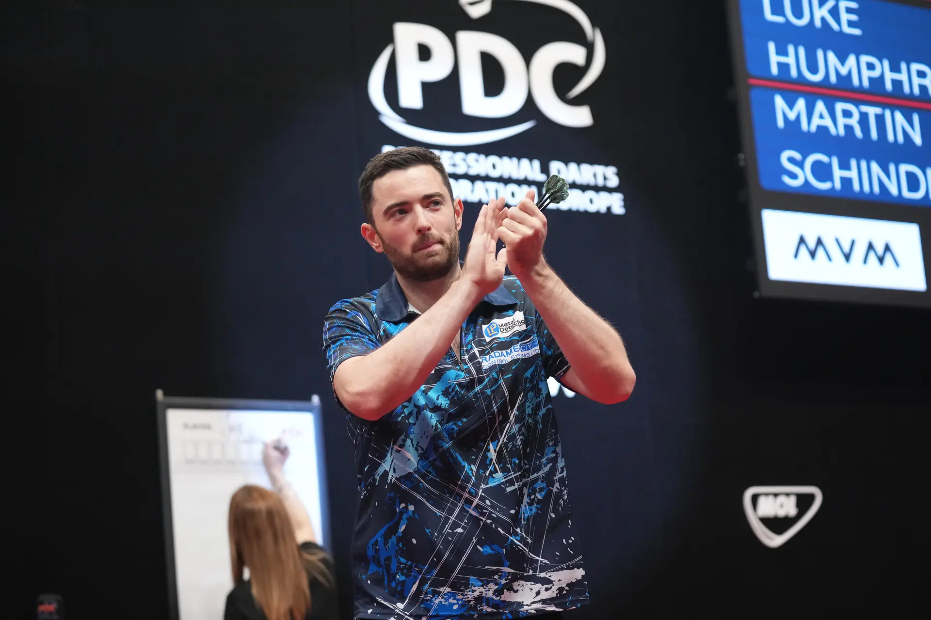 Luke Humphries steht nach drei Deciding-Legs im Viertelfinale des World Grand Prix