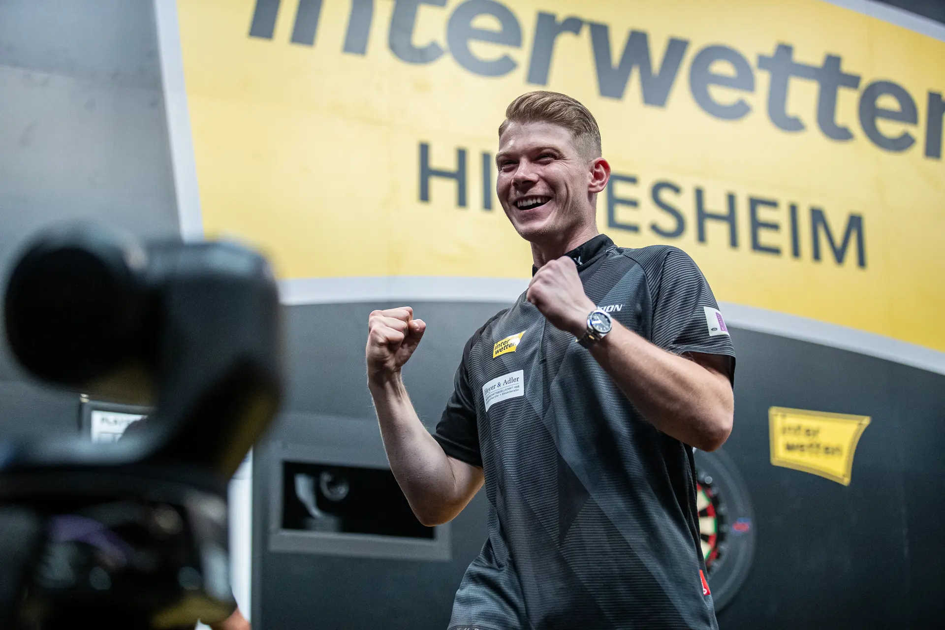 Nico Kurz zieht mit Sieg über Jonny Clayton zum ersten Mal in den Finaltag auf der PDC European Tour ein
