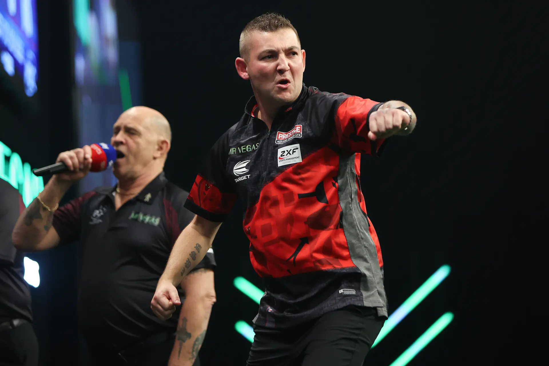 Nathan Aspinall qualifiziert sich für das Wochenfinale in Newcastle