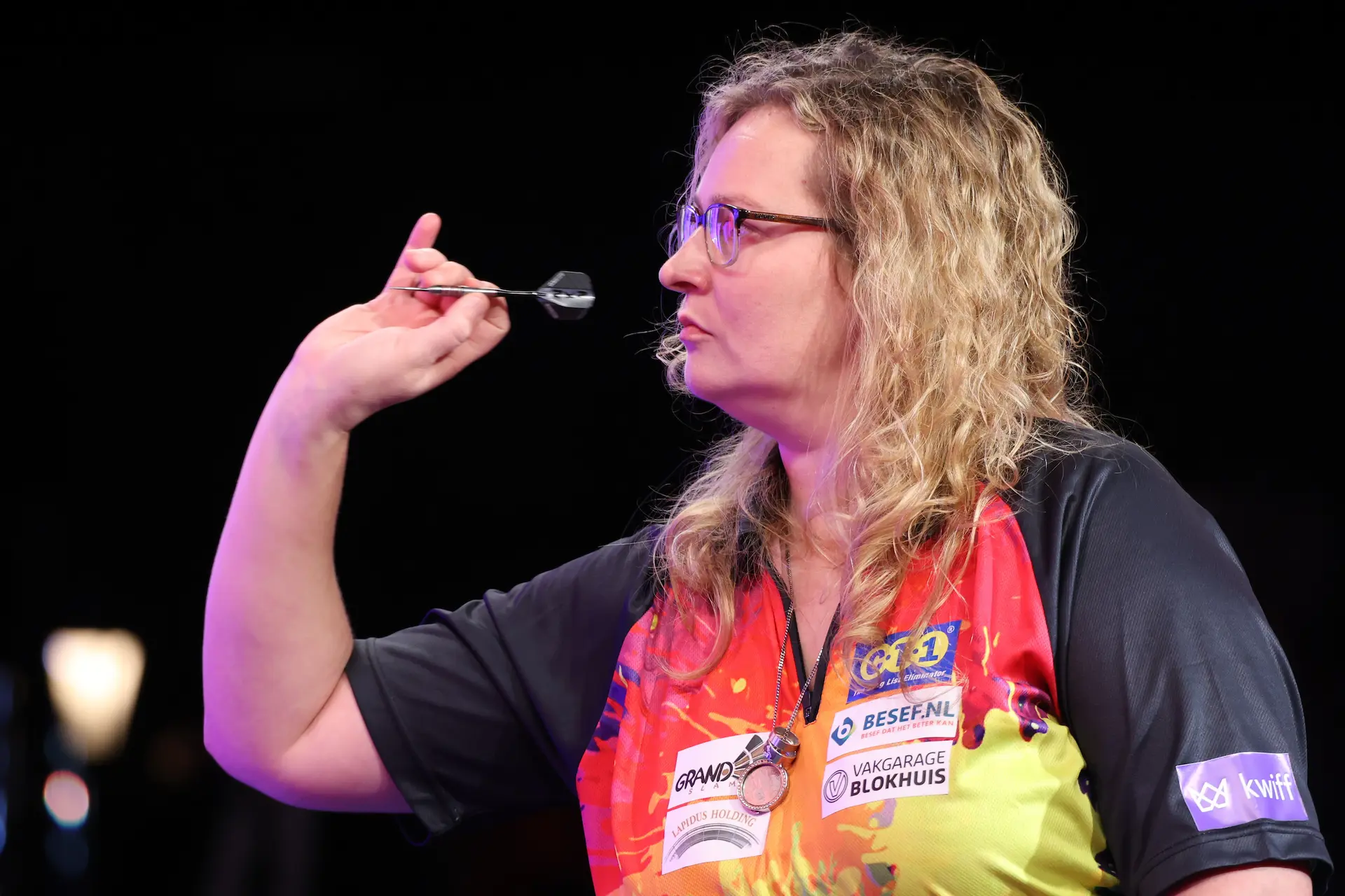 Aileen de Graaf bezwingt Liasa Ashton bei der WDF Weltmeisterschaft; Mats Theobald hat bei den Jungen gegenüber Bradley van der Velden das Einsehen