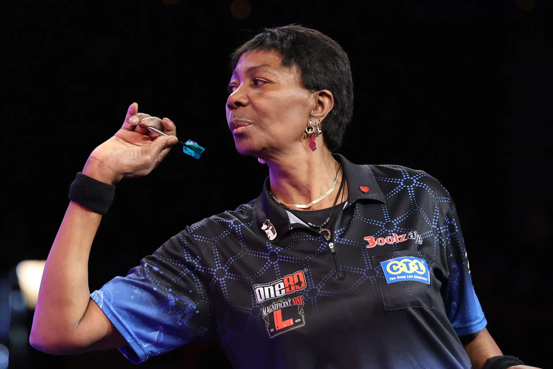 Deta Hedman weigert sich erneut, gegen Transgender zu spielen und zieht sich aus dem Dartsturnier zurück