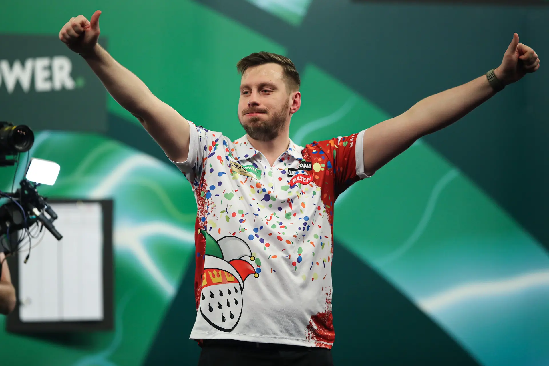 Hempel erteilt Price eine Lehrstunde; auch Clemens im Boardfinale