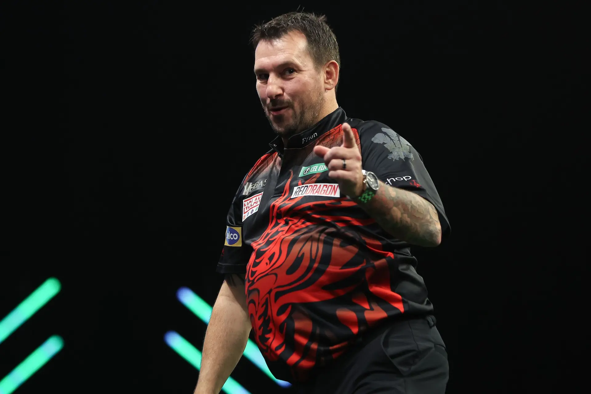 Jonny Clayton überzeugt nicht, gewinnt aber gegen Steve Lennon bei der Darts WM