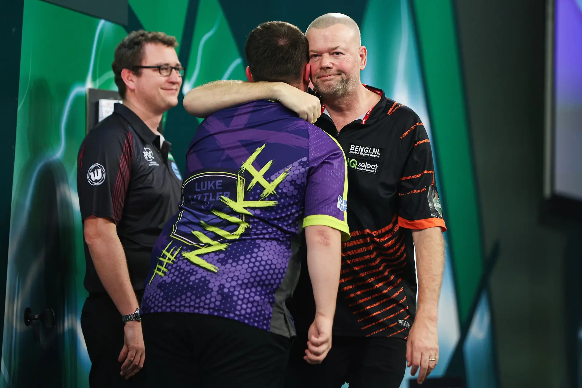 Raymond van Barneveld lobend über 40 Jahre jüngeren Luke Littler: "Er wird unschlagbar sein"