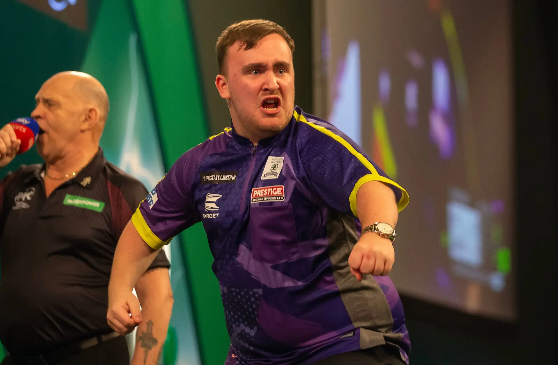 Luke Littler zieht mit 9-Darter ins Halbfinale der Bahrain Darts Masters ein, während Michael van Gerwen zum Showdown mit Michael Smith antritt