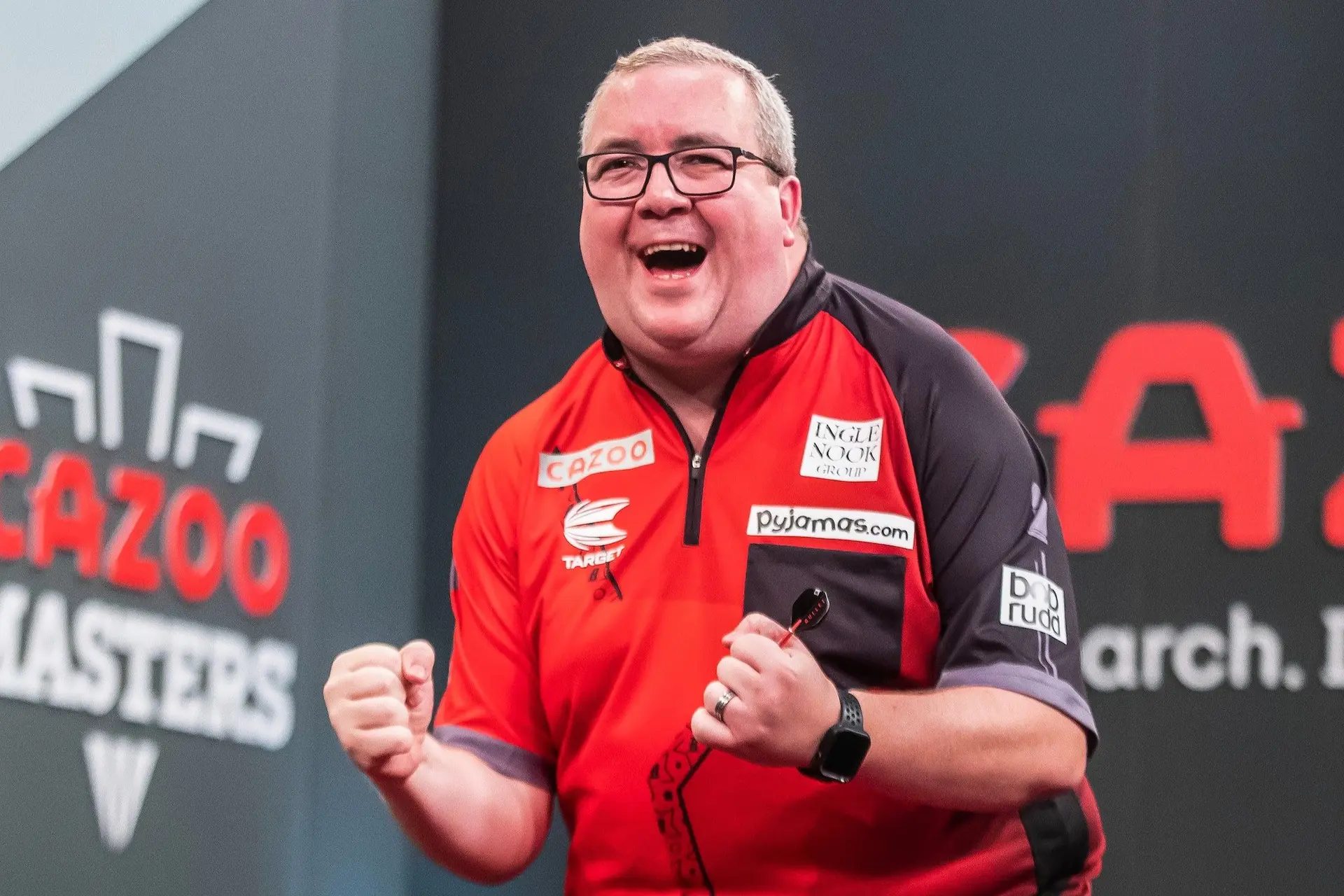 Stephen Bunting übersteht Peter Wrights Aufholjagd und zieht wie auch Rob Cross ins Viertelfinale der UK Open 2024 ein