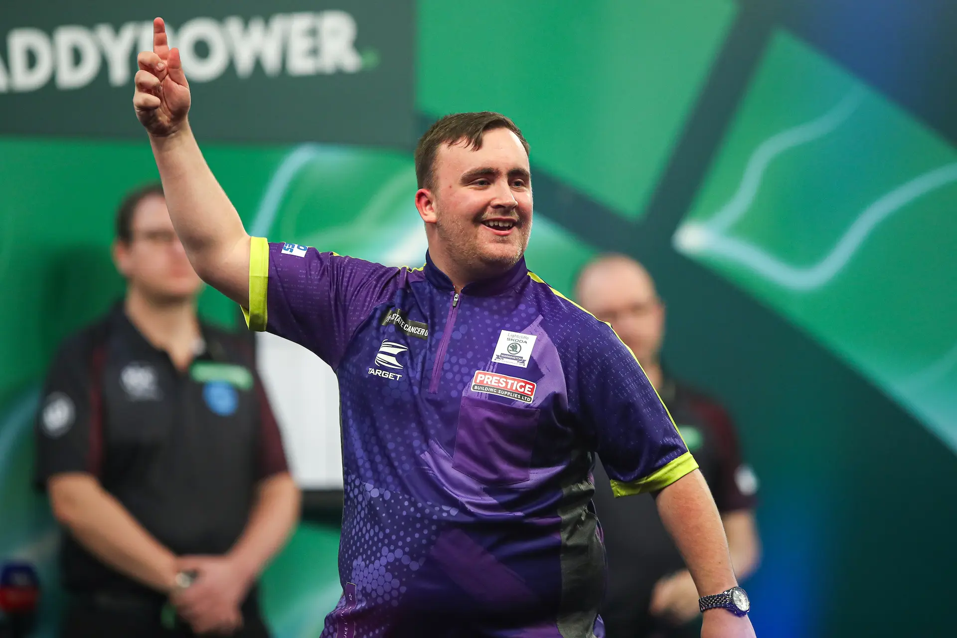 Luke Littler feiert ein Traumdebüt auf der PDC Pro Tour und gewinnt das erste Players Championship Turnier der Saison