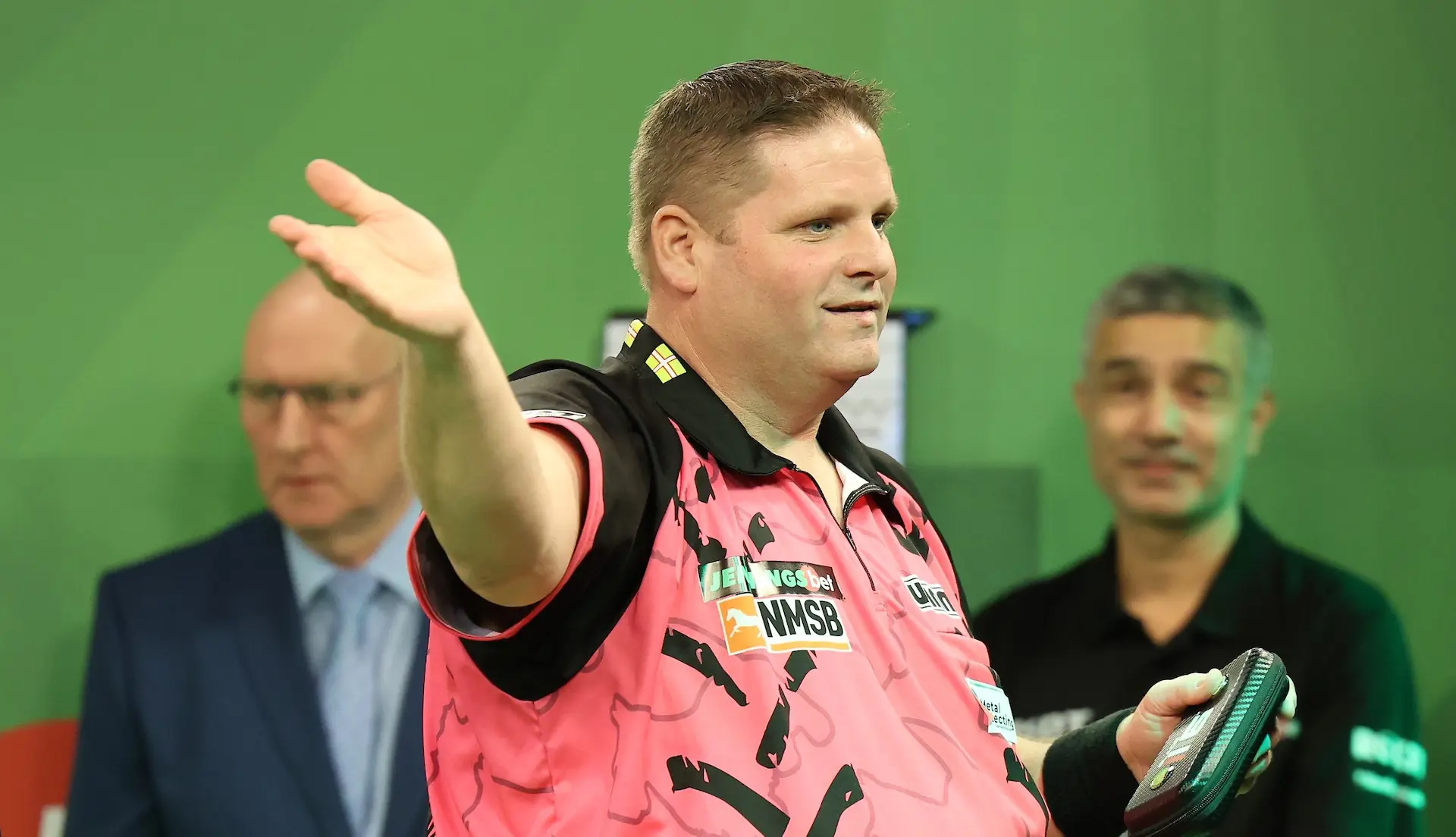 Scott Mitchell gewinnt Eröffnungsspiel bei der Senioren-Weltmeisterschaft