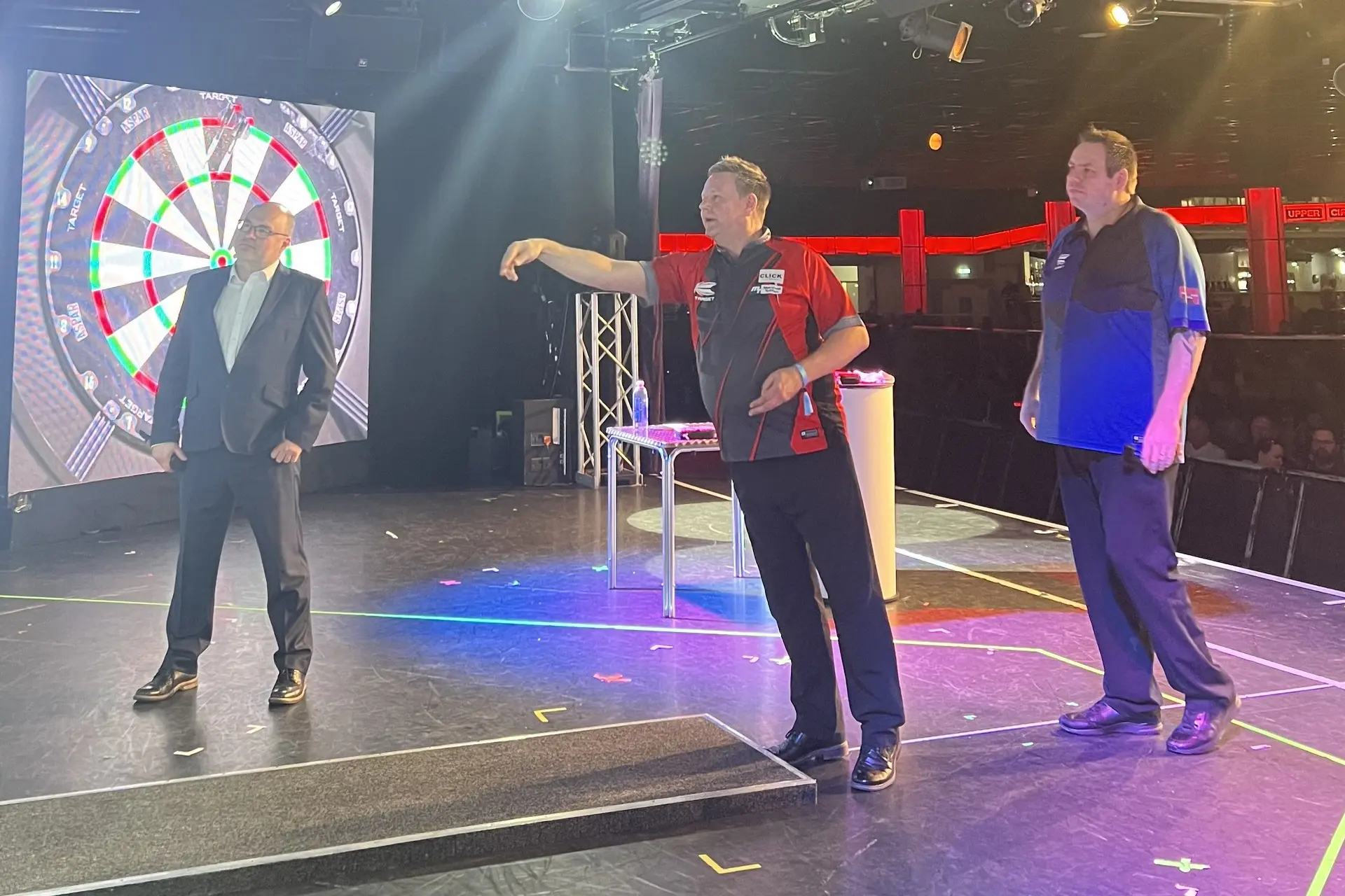 Mark Dudbridge besiegt Adrian Lewis im ersten JBD Butlin's Cup Finale