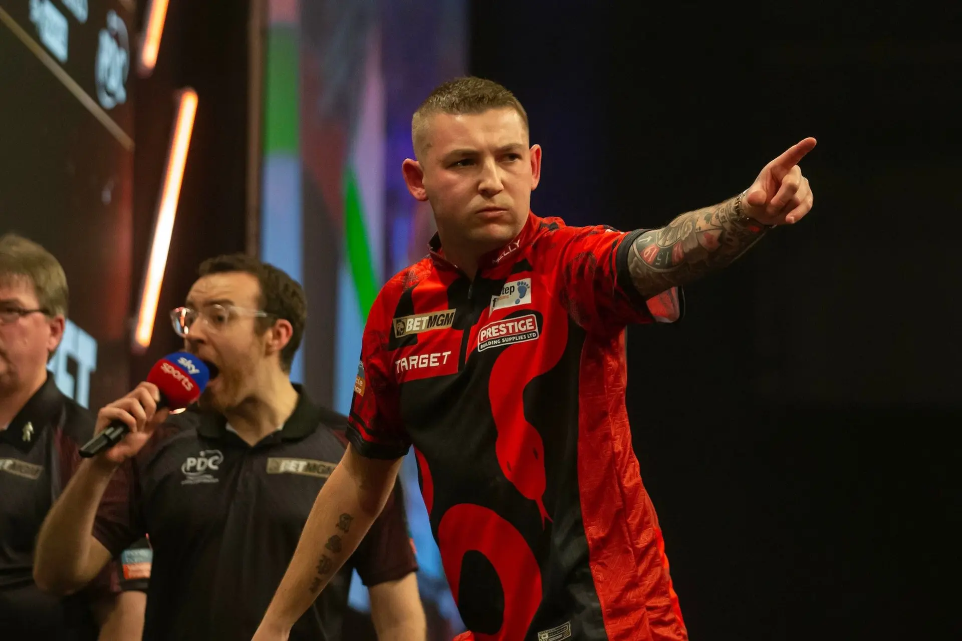 "Er ist absolut krankhaft, wenn er um das Oche läuft" - Nathan Aspinall gibt zu, dass er mit dem methodischen Scott Mitchell bei den UK Open nicht zurechtkam