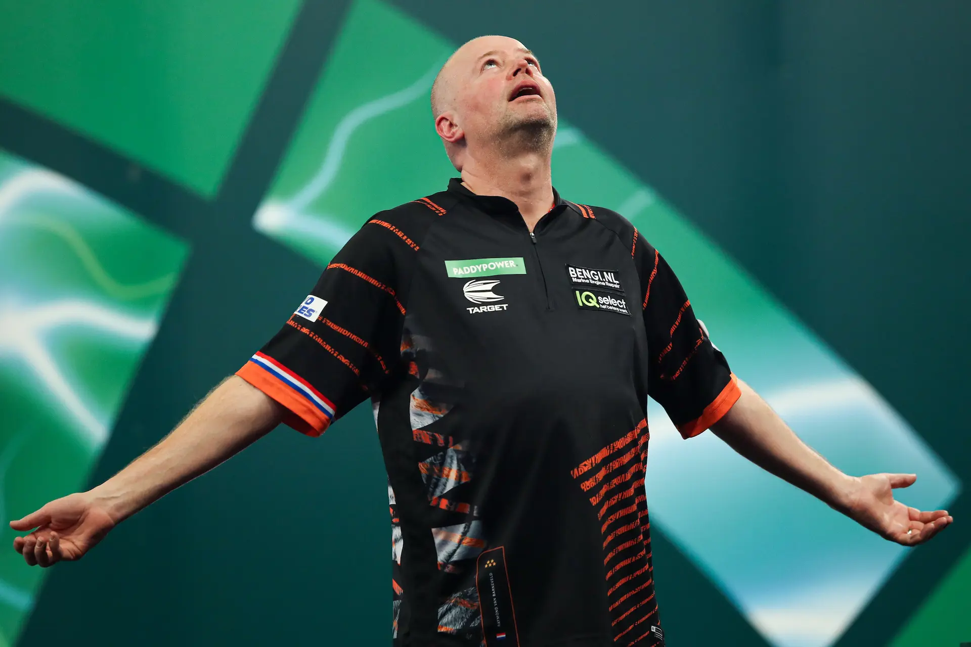 Raymond van Barneveld gewinnt sensationell das fünfte Players Championship Turnier 2024 und holt seinen 30. PDC-Titel