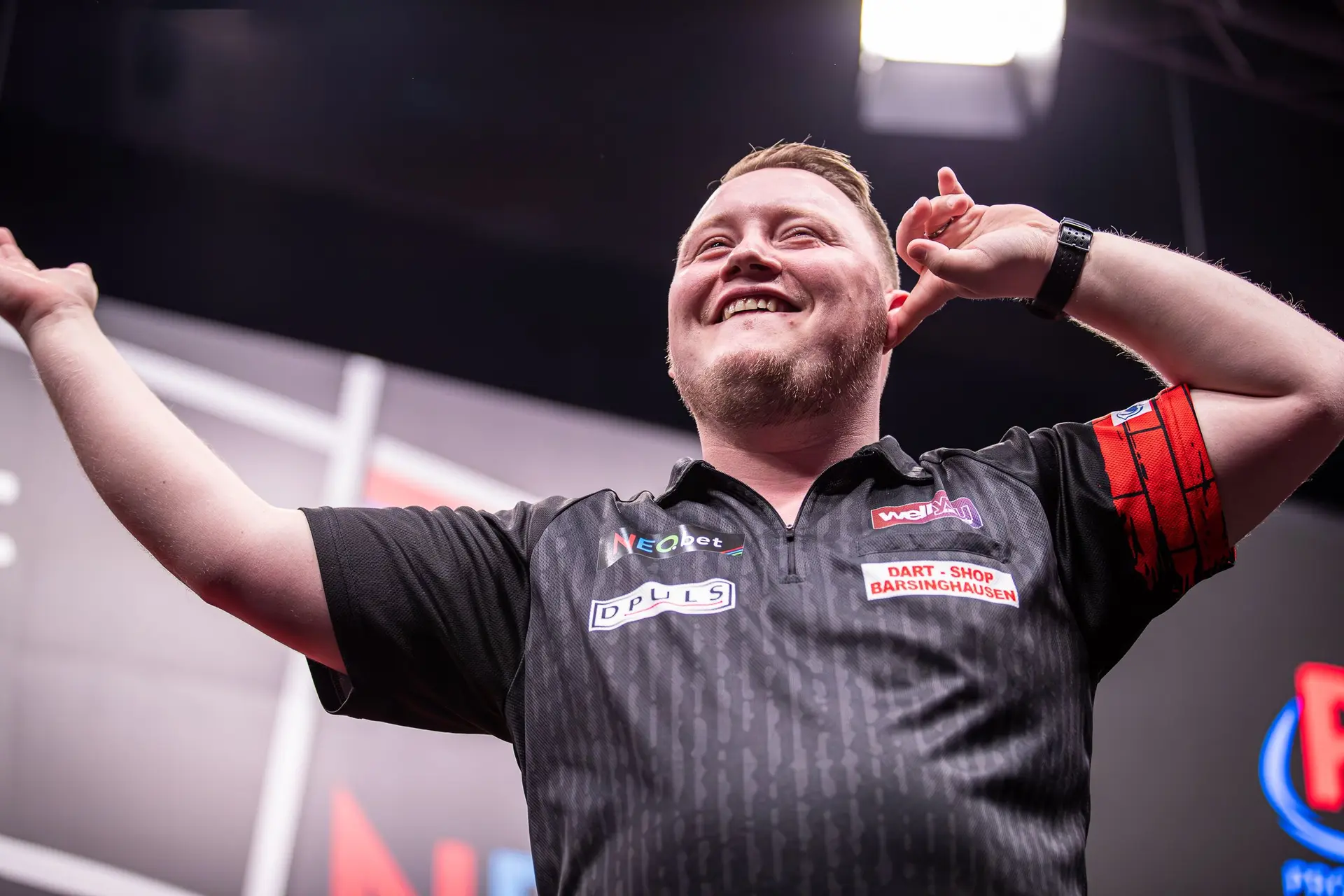 The Wall unaufhaltsam: Martin Schindler besiegt chancenlosen Josh Rock und steht im Finale der Swiss Darts Trophy 2024