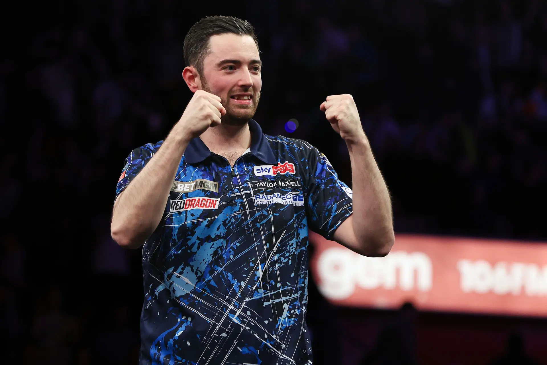 Luke Humphries gewinnt vor heimischem Publikum mit einem 110er Average gegen Rob Cross