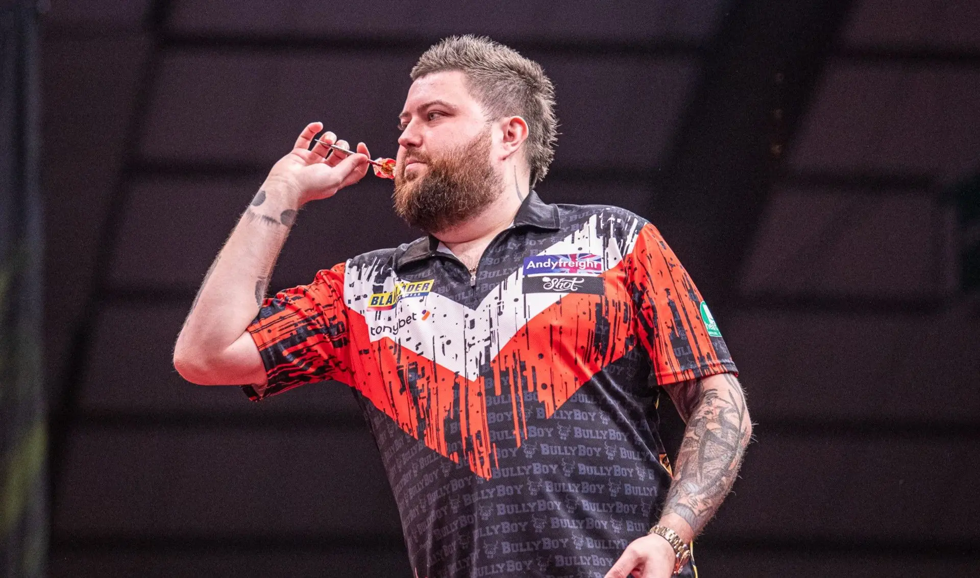 Michael Smith trotz massivem Gichtschubs siegreich: ''Ich brauche mehr Schmerzmittel, damit ich mich beim Wurf anlehnen kann''