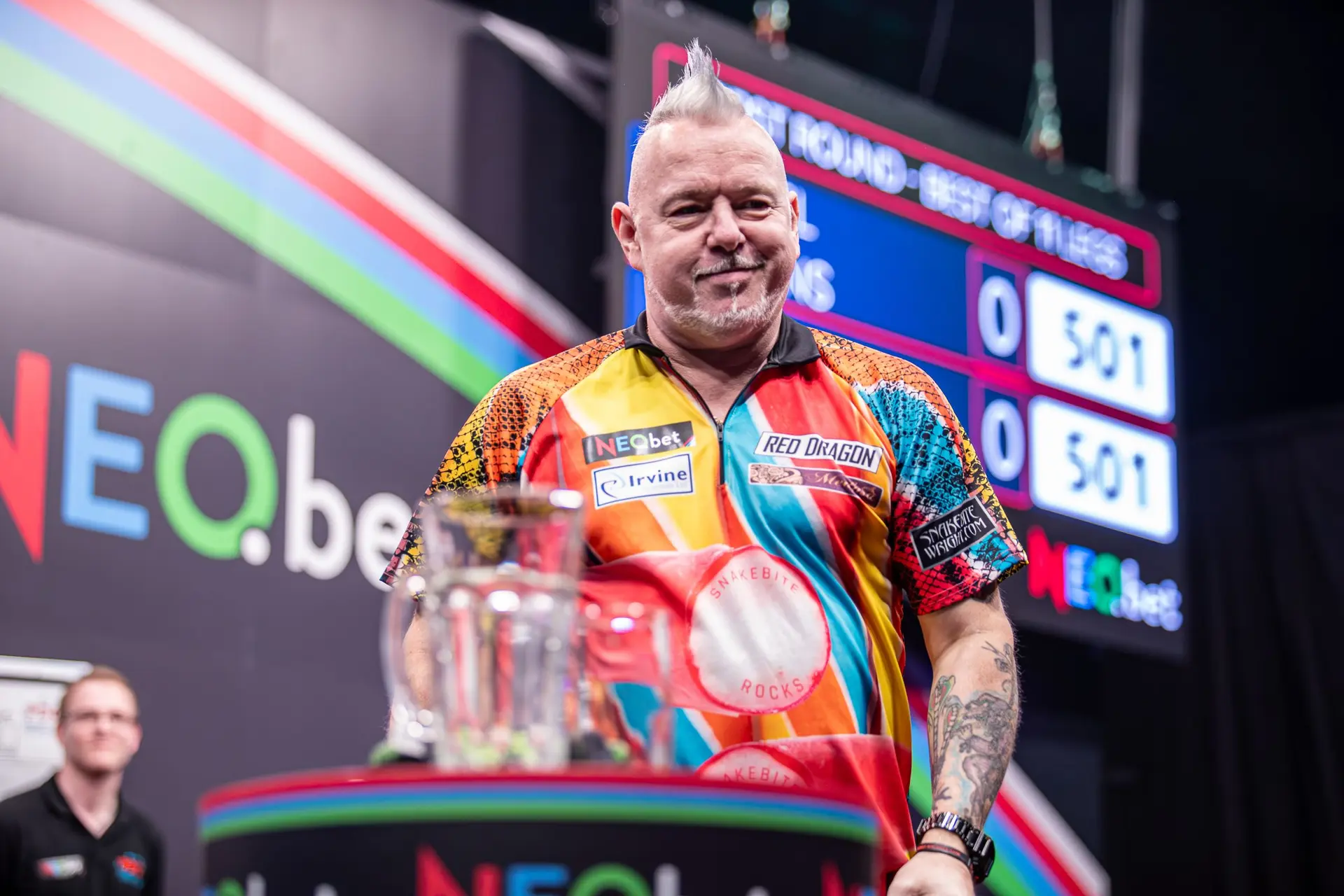"Er wärmt sich kaum auf und spielt vor einem Spiel nur auf seinem Handy herum" - Für Peter Wright ist Luke Littlers Aufwärmroutine "unglaublich"