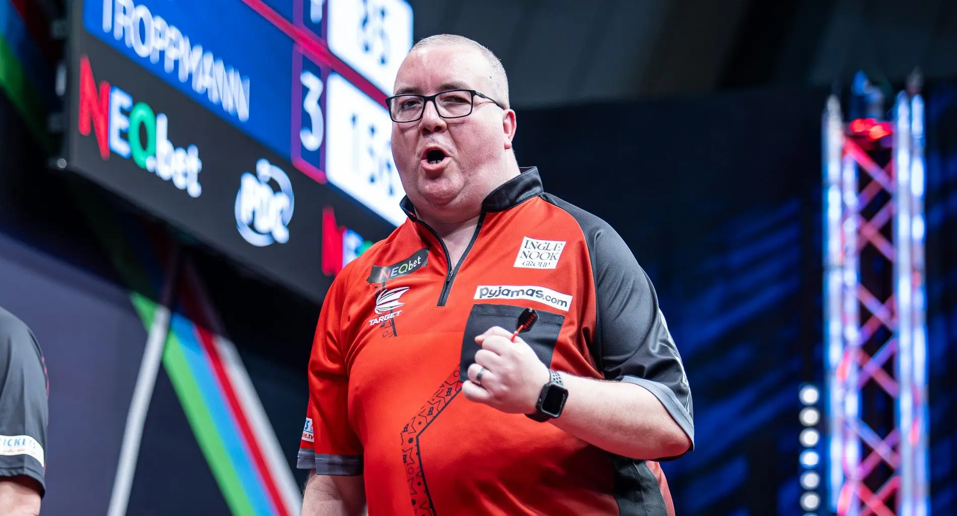 Stephen Bunting beeindruckt in Leverkusen mit 117er Average; Michael van Gerwen unterliegt Ryan Searle