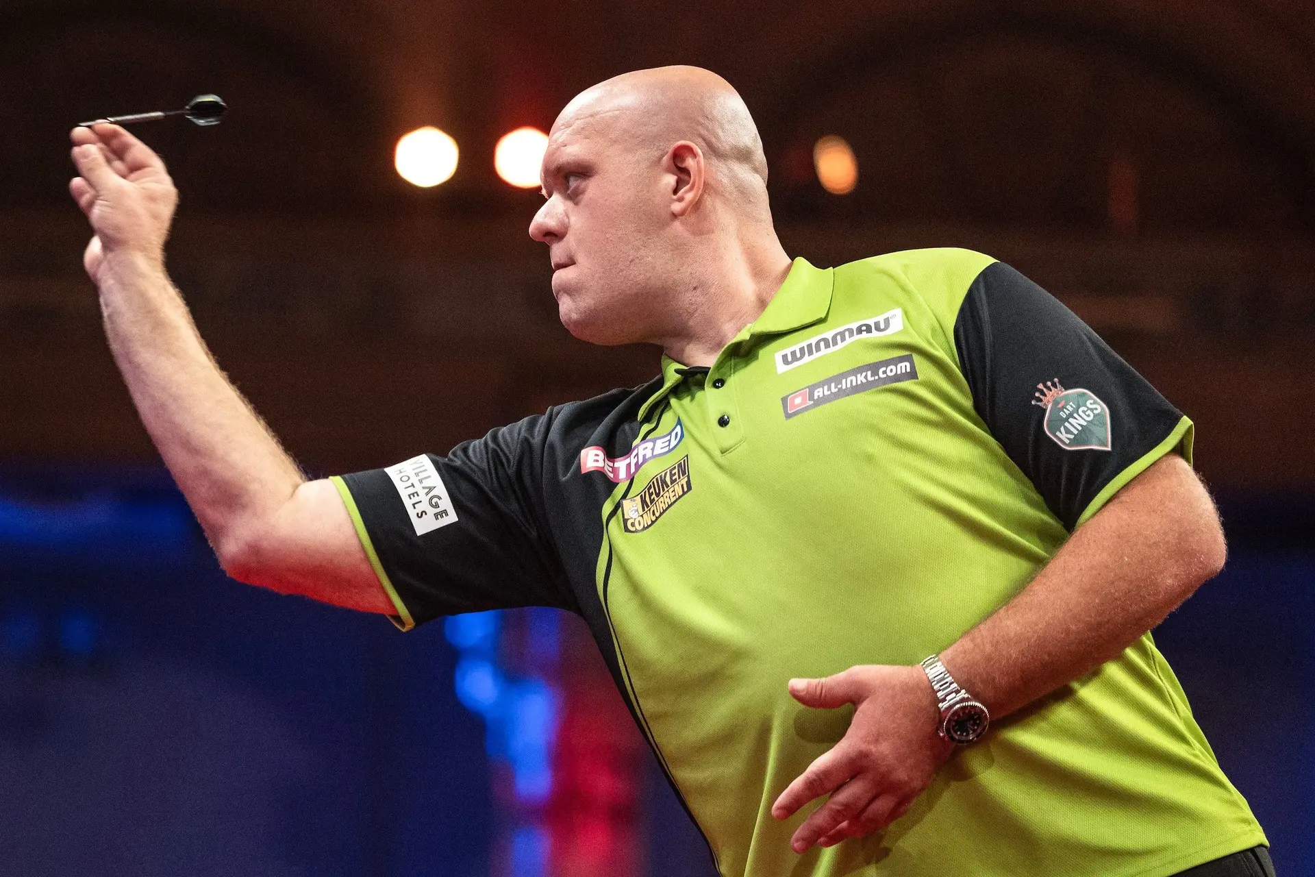 Michael van Gerwen steht nach einem umkämpften Sieg über Michael Smith im Finale des World Matchplay 2024 gegen Luke Humphries