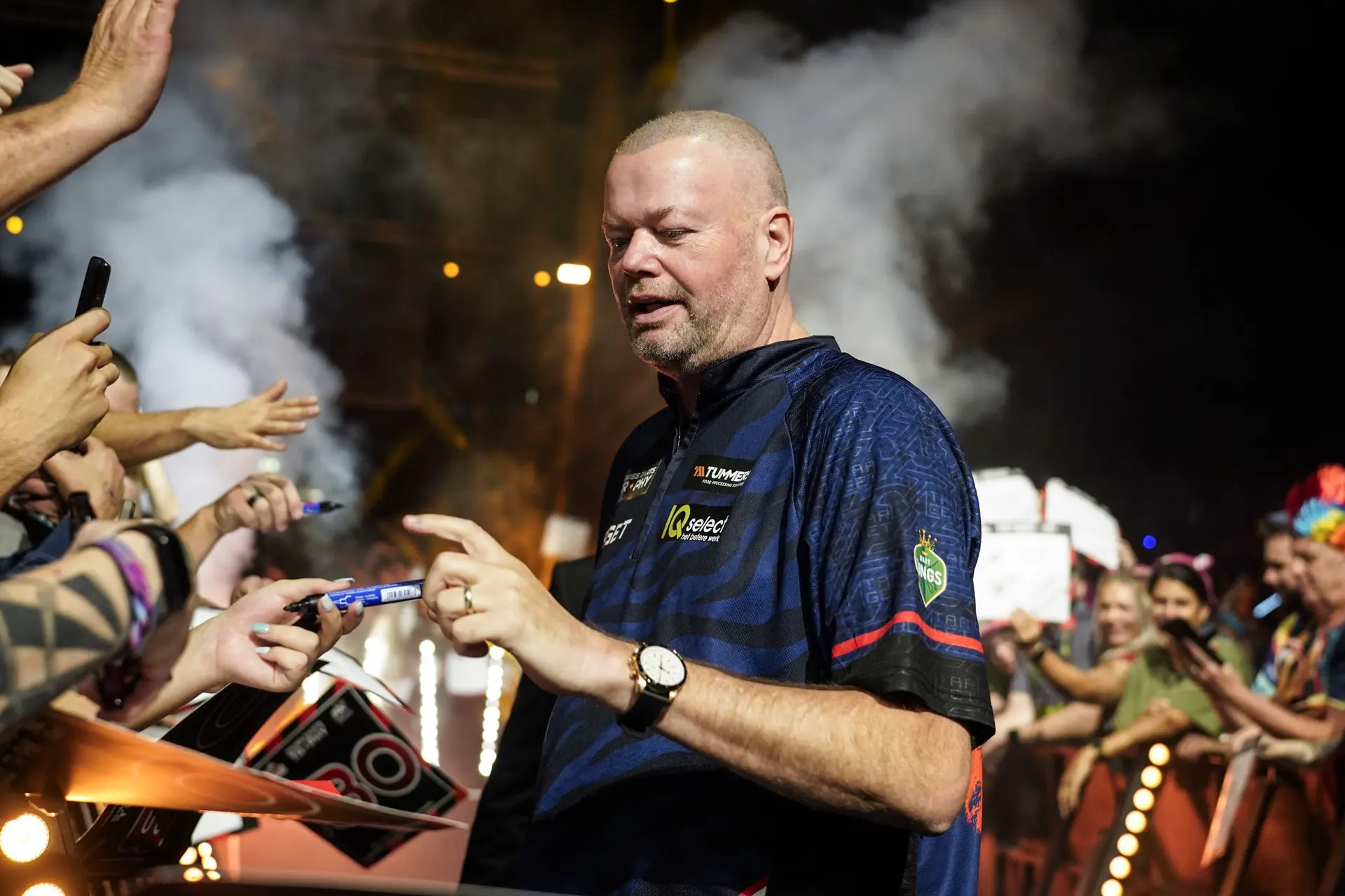 "Ich habe hier einfach nur Prügel bezogen, so einfach ist das" - Raymond van Barneveld scheidet nach der ersten Runde der European Darts Championships aus