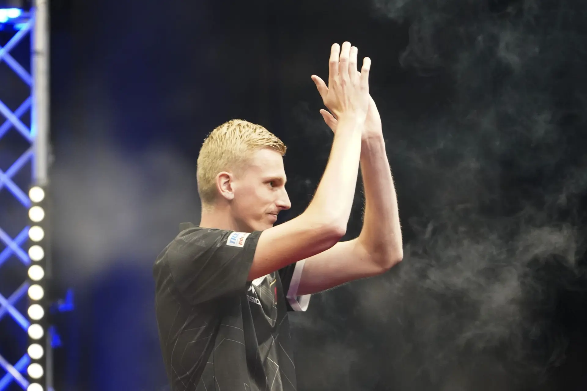 Wessel Nijman holt sich den ersten PDC-Senioren-Titel bei der Players Championship 24