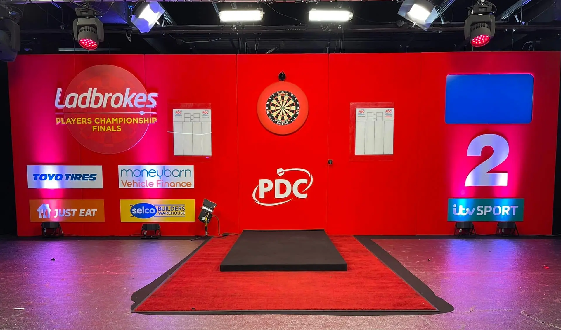 Hier erfahren Sie, wie Sie während der Players Championship Finals 2024 die Spiele der Nebenbühne verfolgen können
