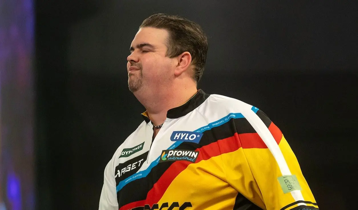 Clemens überzeugt mit Power-Scoring, scheitert aber an den Doppeln - Van Gerwen begeistert Amsterdam