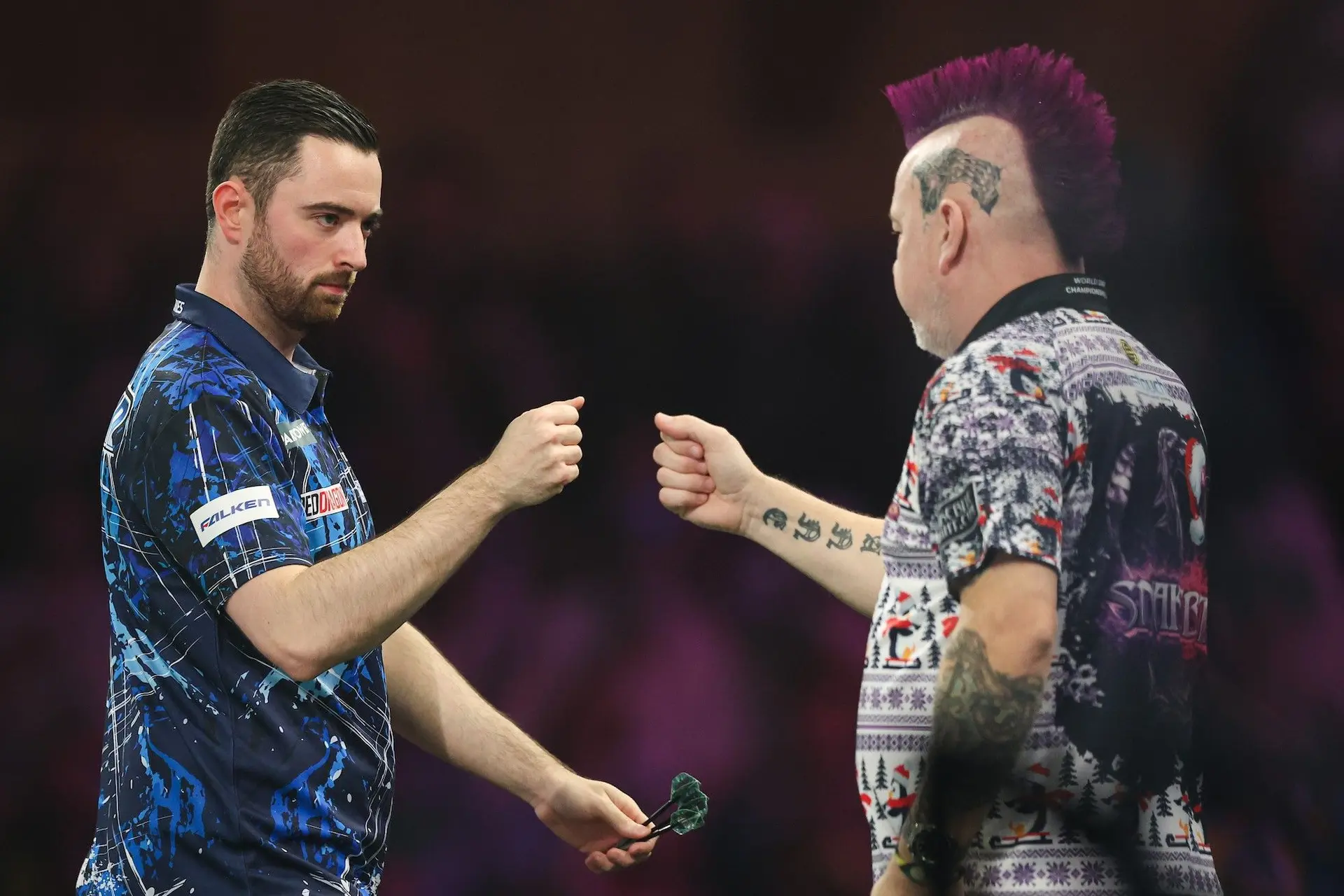 Der Titelverteidiger ist raus! Luke Humphries scheidet bei der Darts WM 2025 gegen überragenden Peter Wright aus