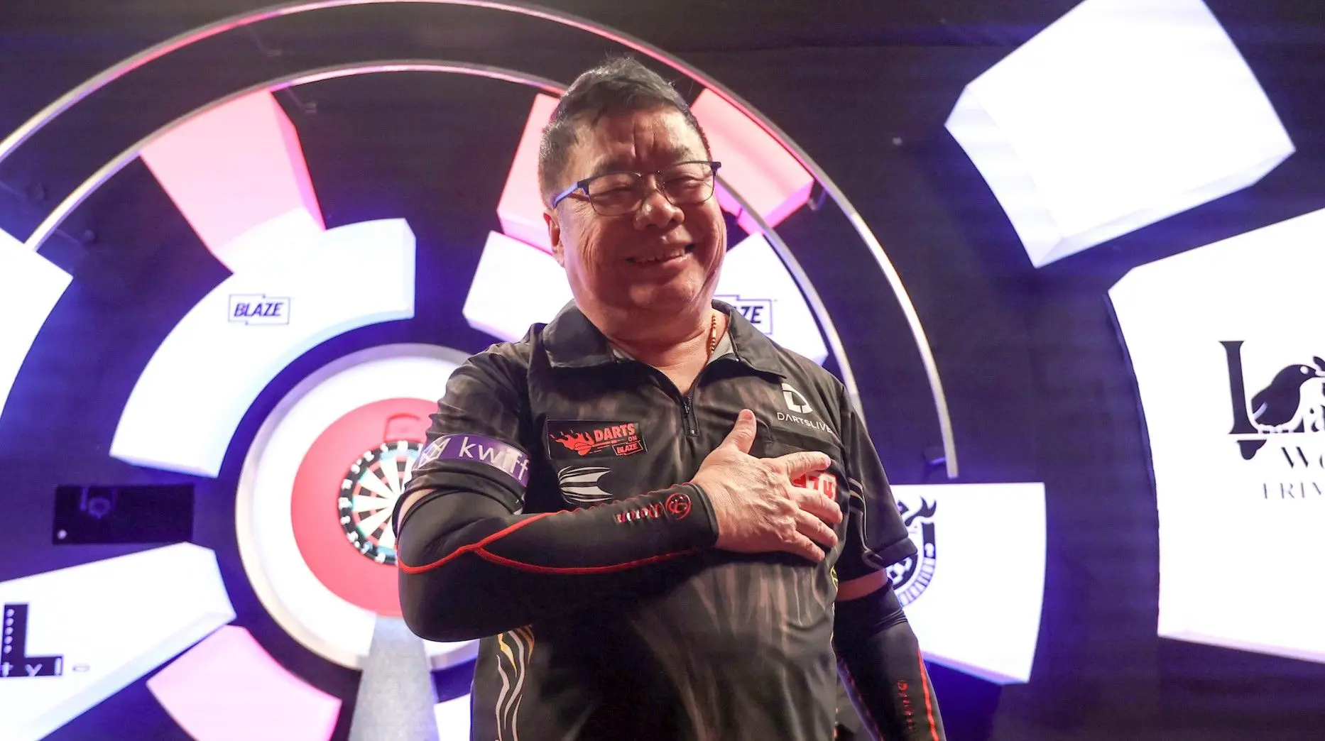 Die lebende Legende Paul Lim steht im Lakeside-Viertelfinale; Armstrong unterliegt McKinlay