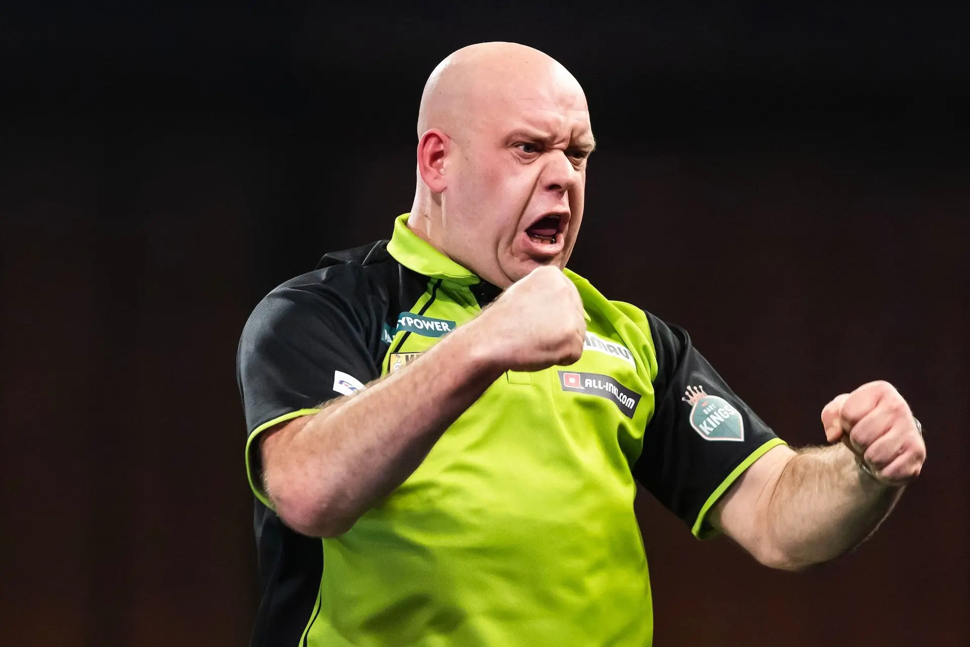 Van Gerwen gewinnt  bei den Dutch Darts Masters haushoch gegen van Duijvenbode und trifft im Viertelfinale auf Luke Littler
